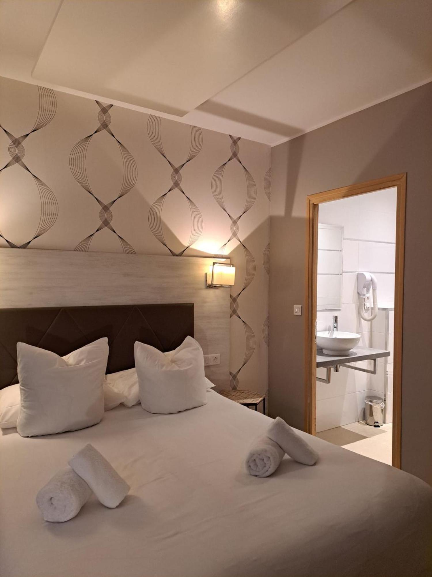 Le Patio Hotel *